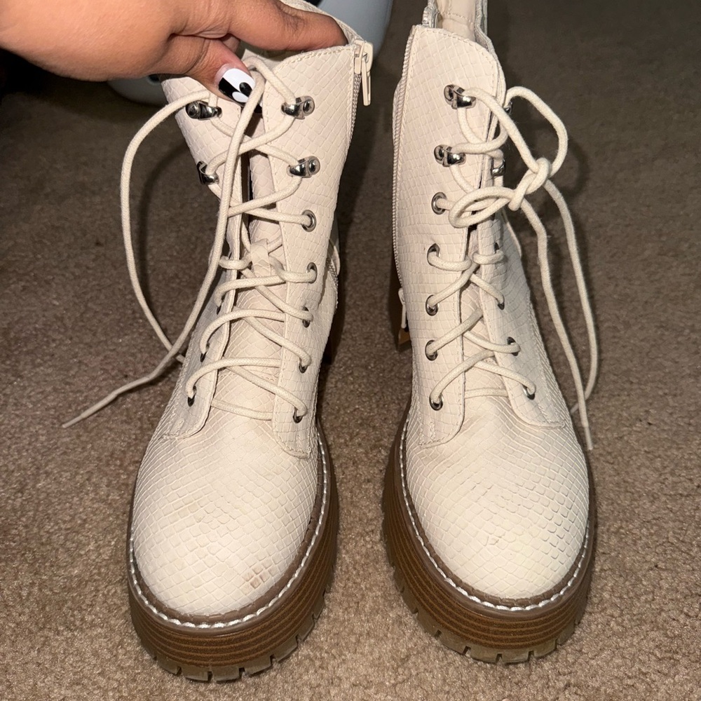 Women's Cream Lace-Up Boots